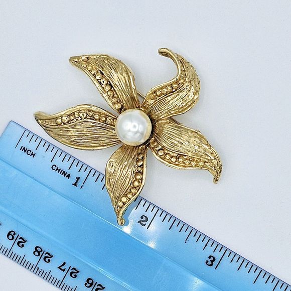 Pearl Flower Brooch Vintage Faux Spring Large Petal Gold Tone Estate Floral Pin - Picture 8 of 9